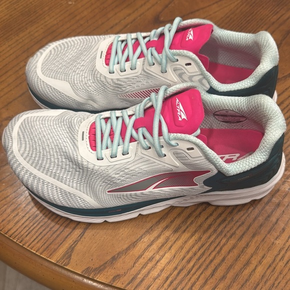 Torin 5 Women’s Size Running Shoes Gently used, clean, cushioned, zero-drop - Picture 2 of 5